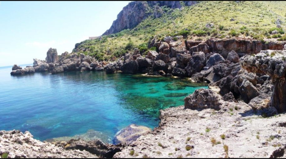 La Tonnara del Secco Un luogo usato per la pesca dai tempi del Neolitico, che oggi è usato teatro di posa per fiction moderne come “Montalbano”. Un luogo storico e suggestivo, tutto da vedere!